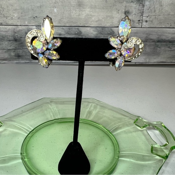 VINTAGE SIGNED WEISS CLEAR RHINESTONE CLIP ON EARRINGS - Picture 9 of 11